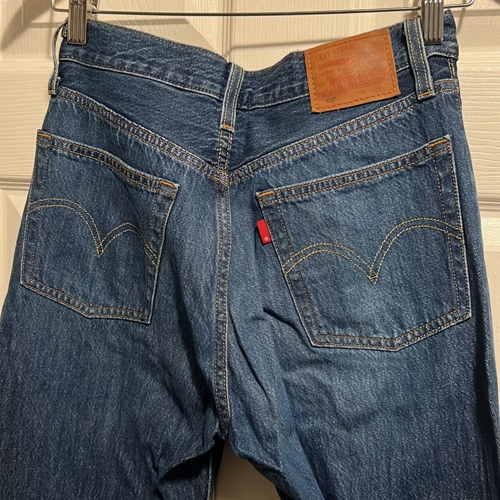 Classic Levi Blue Denim 501 Jeans - Picture 6 of 9